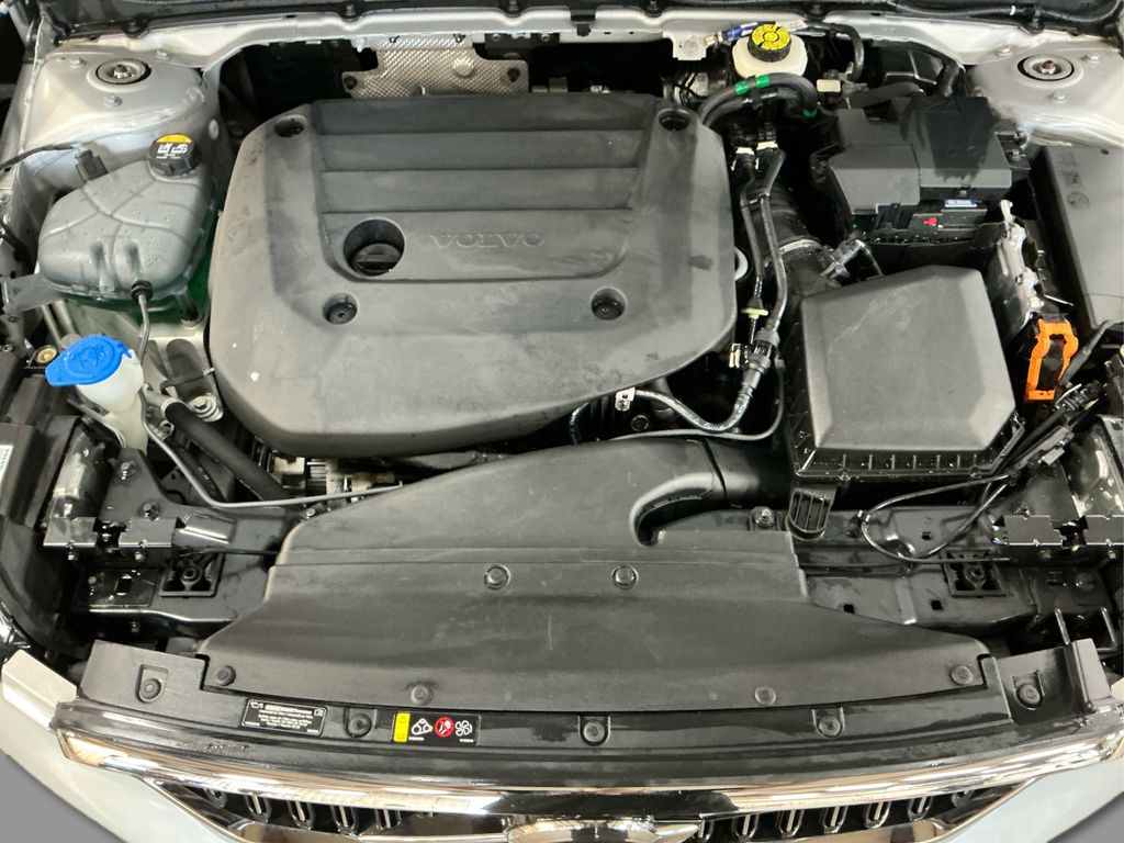 2023 Volvo XC40 Plus photo 13
