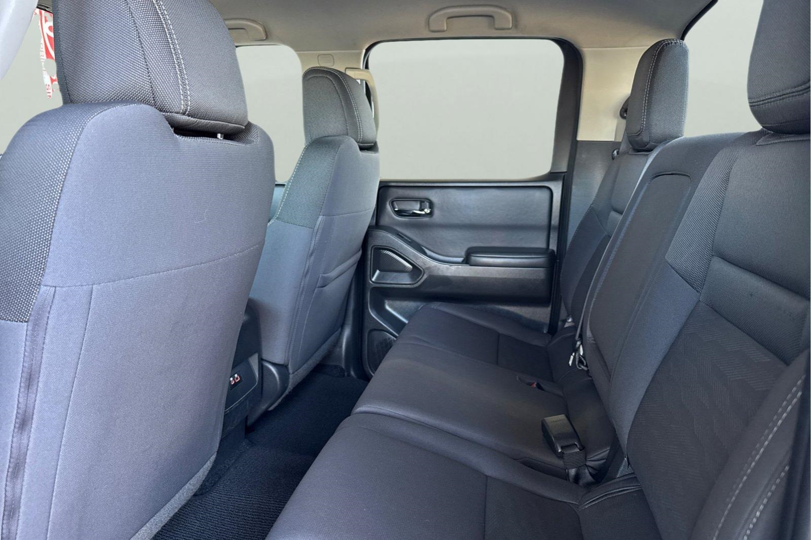 2023 Nissan Frontier Crew Cab SV photo 4