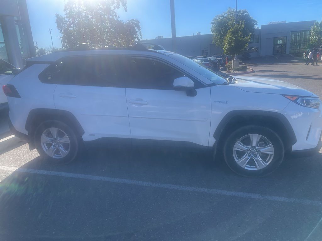 2020 Toyota RAV4 Hybrid XLE photo 4
