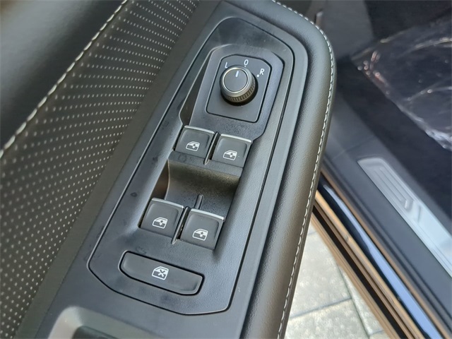 2026 Volkswagen Atlas SEL photo 18