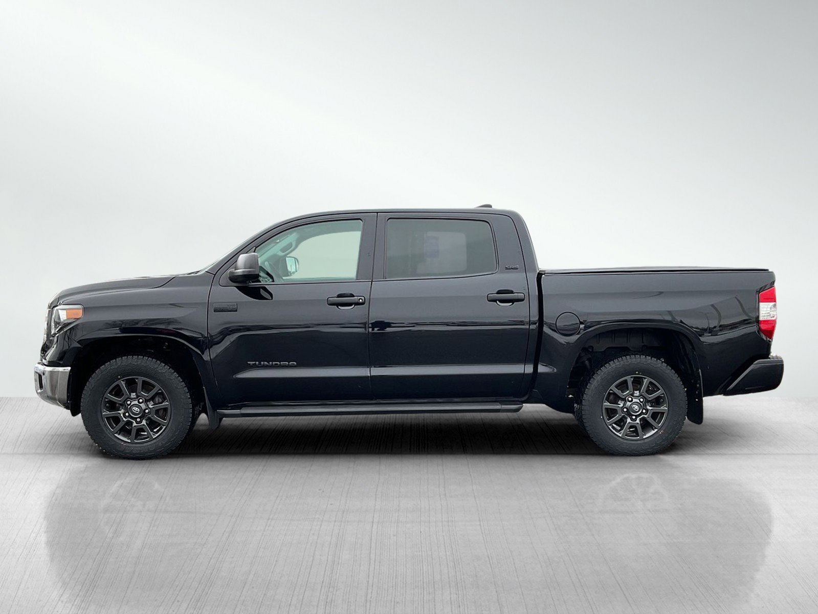 Used 2021 Toyota Tundra SR5 with VIN 5TFDY5F18MX005905 for sale in Brainerd, Minnesota