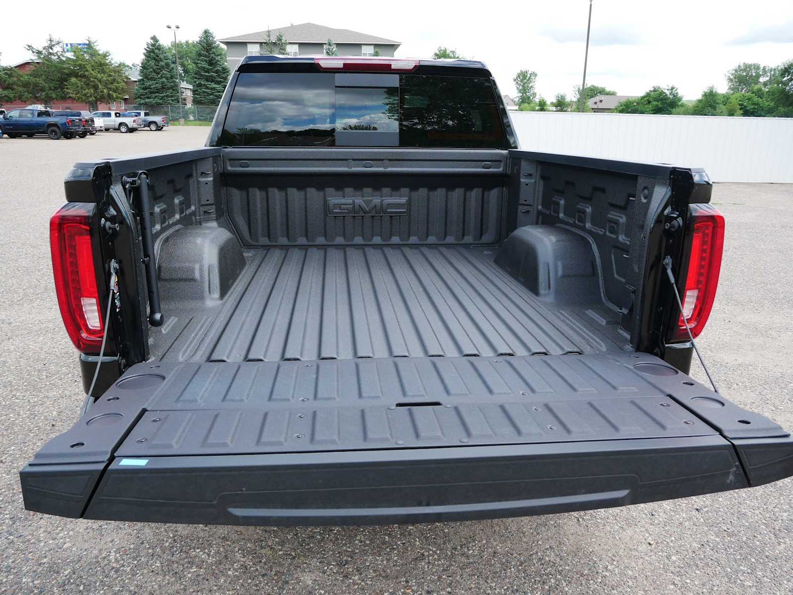 2025 Gmc Sierra SLT photo 12
