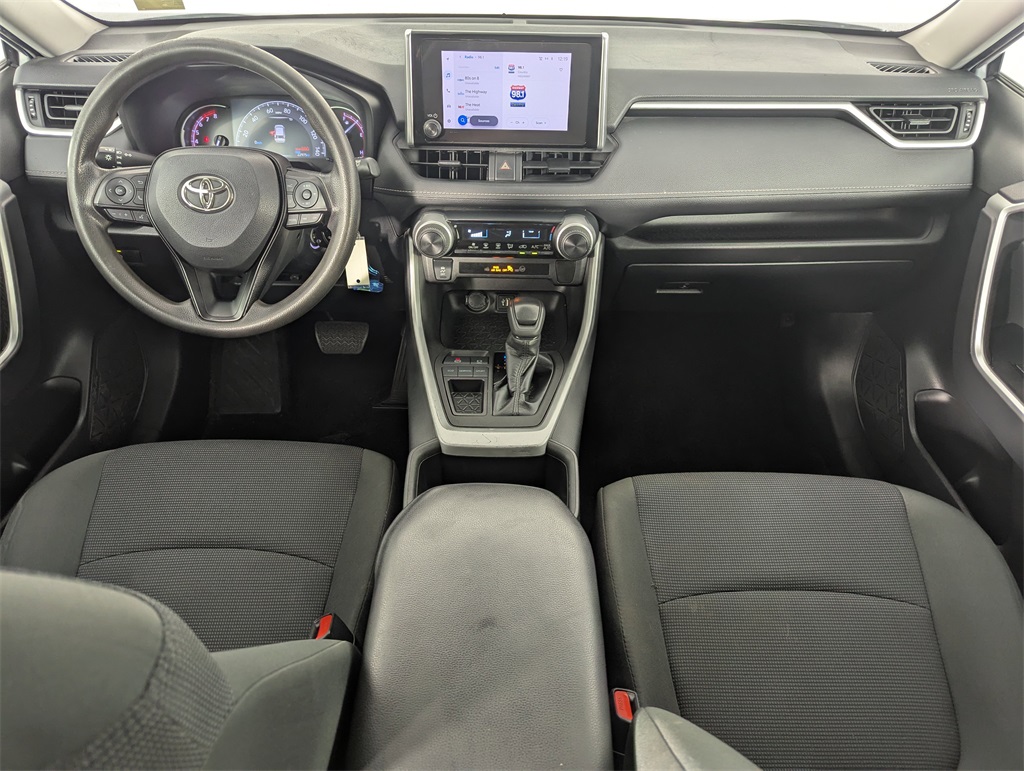 2023 Toyota RAV4 LE photo 12
