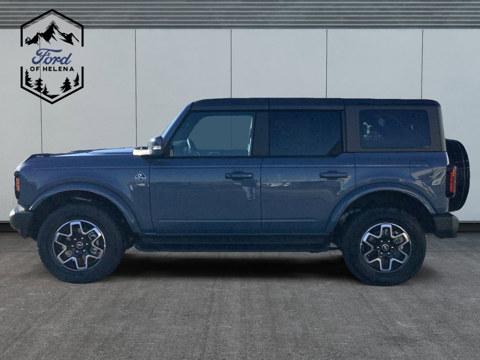 2025 Ford Bronco Outer Banks photo 2