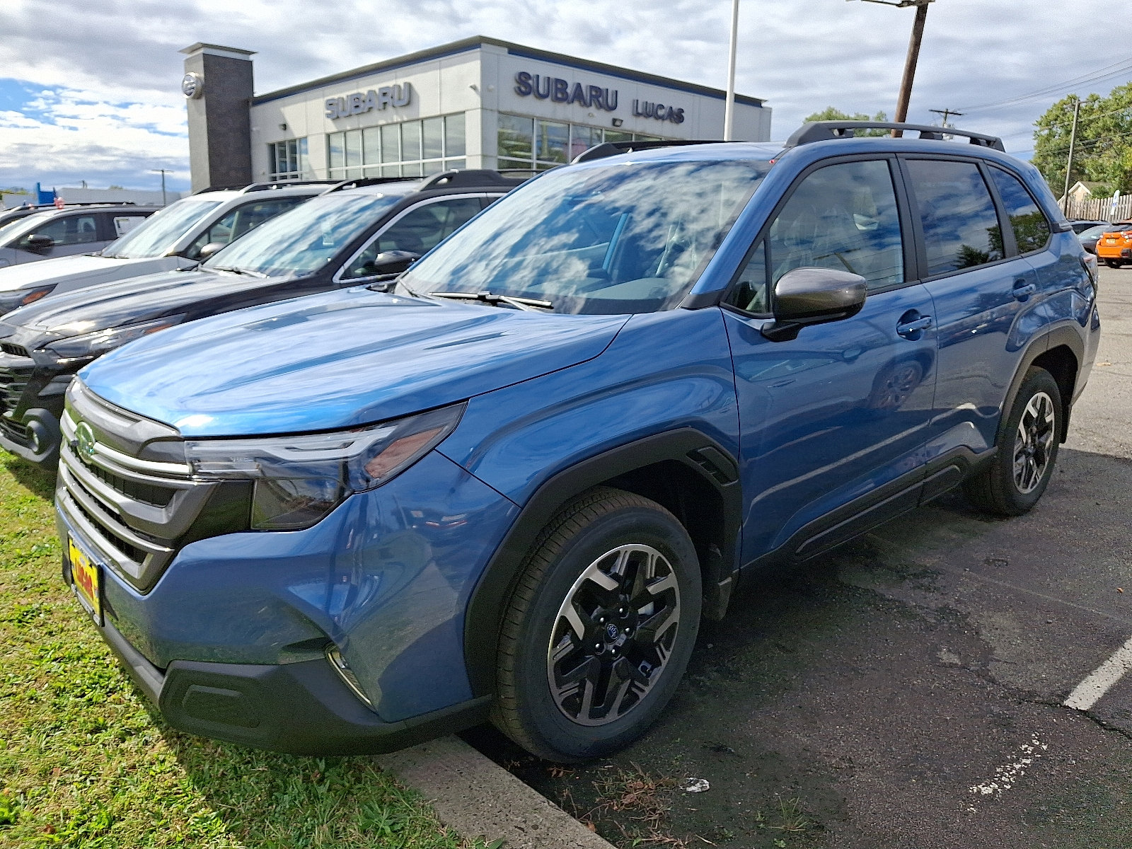 2025 Subaru Forester Premium photo 3