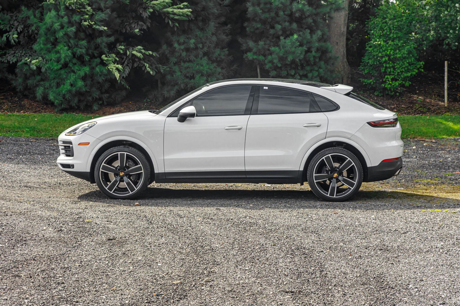2021 Porsche Cayenne Coupe Base photo 4