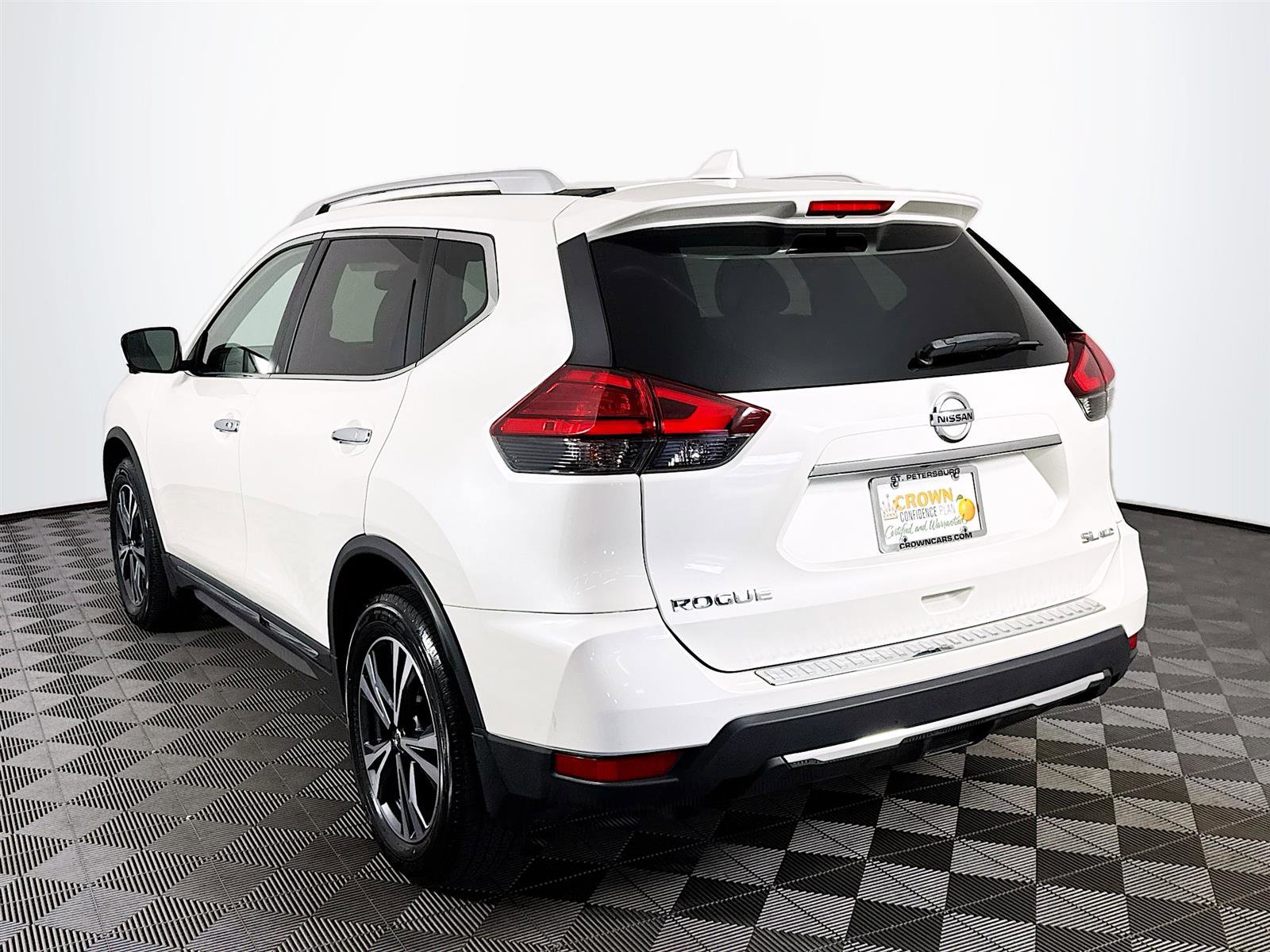 2017 Nissan Rogue SL photo 2