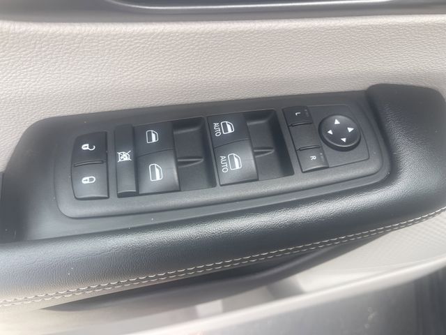 2022 Chrysler Pacifica Touring L photo 14