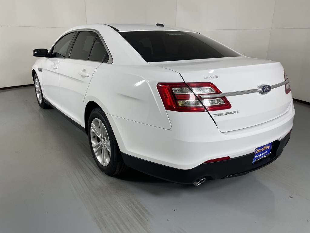2018 Ford Taurus SE photo 6