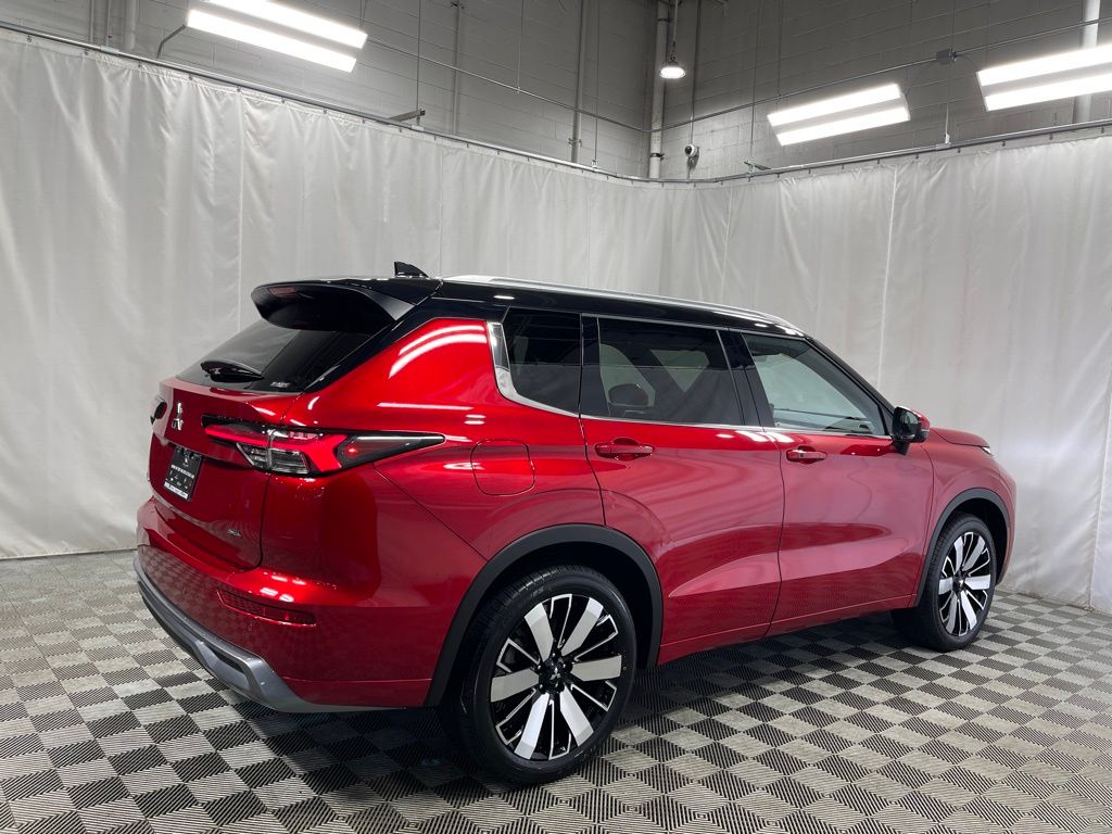 2025 Mitsubishi Outlander SEL photo 3