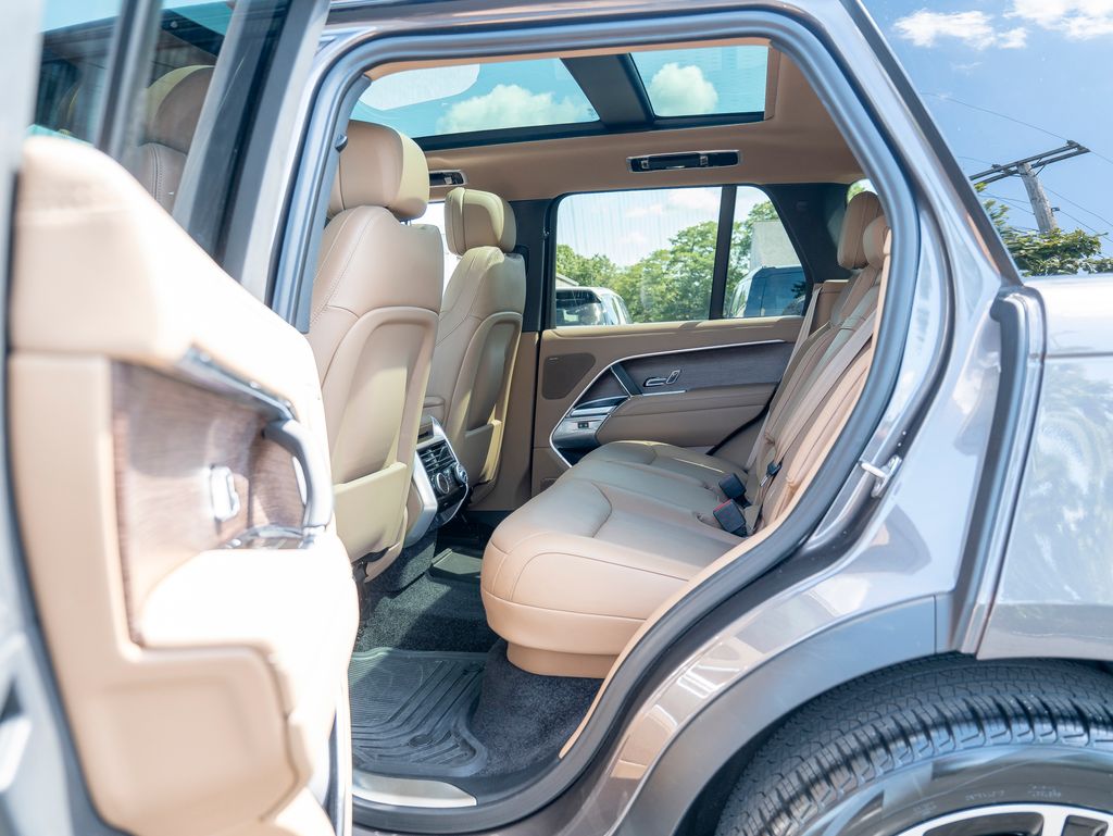 2023 Land Rover Range Rover SE photo 31