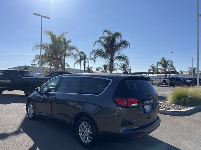 2022 Chrysler Voyager LX photo 5