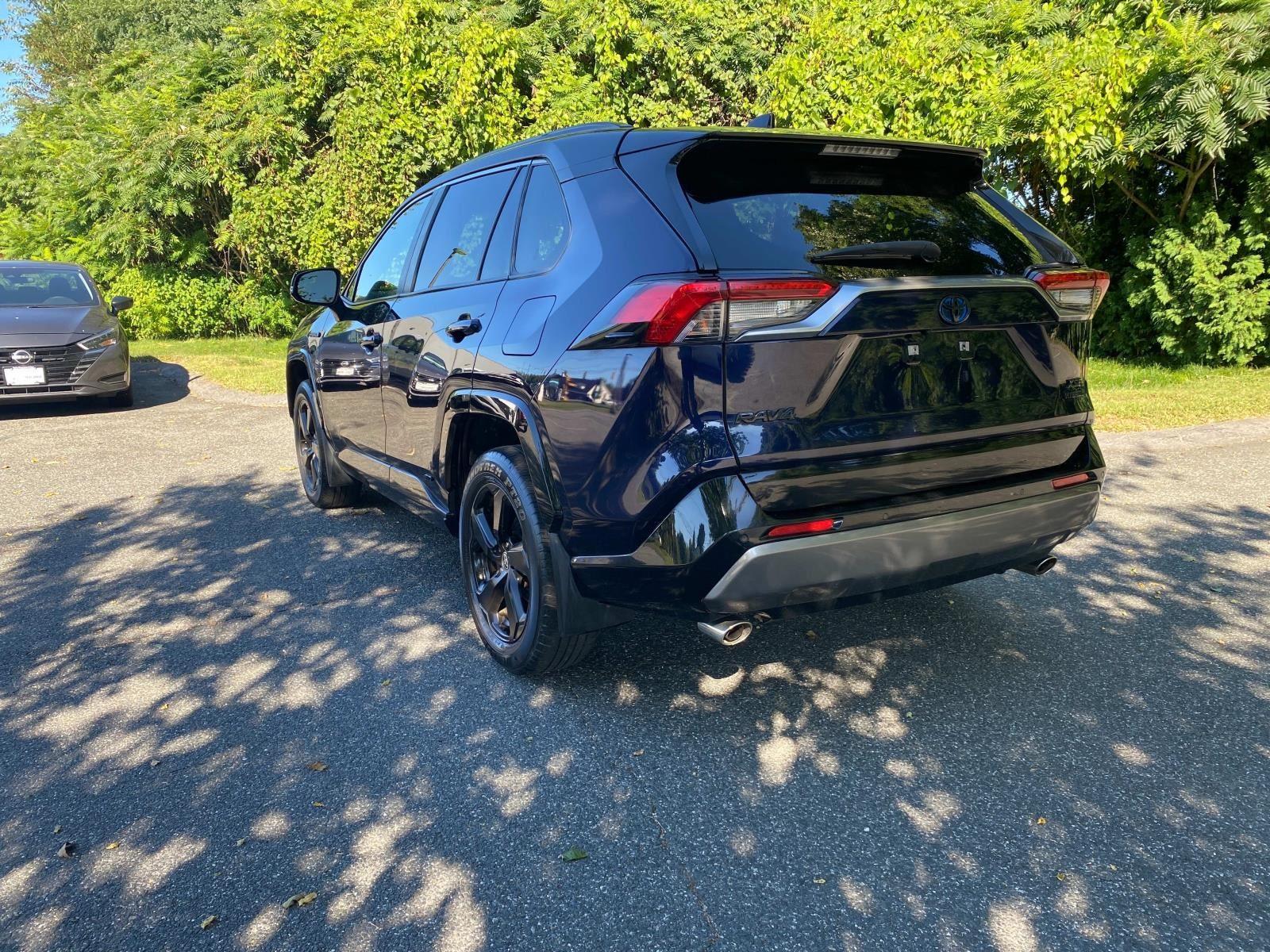 2021 Toyota RAV4 Hybrid XSE photo 4