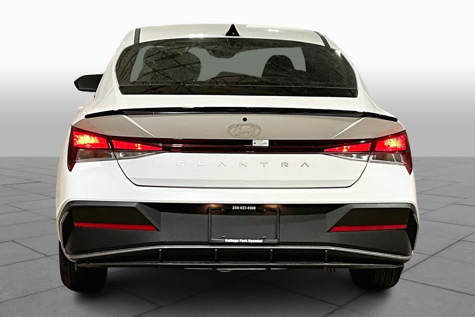 2025 Hyundai Elantra SEL Sport photo 4