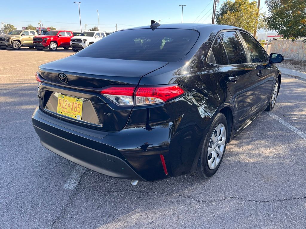 2023 Toyota Corolla LE photo 3