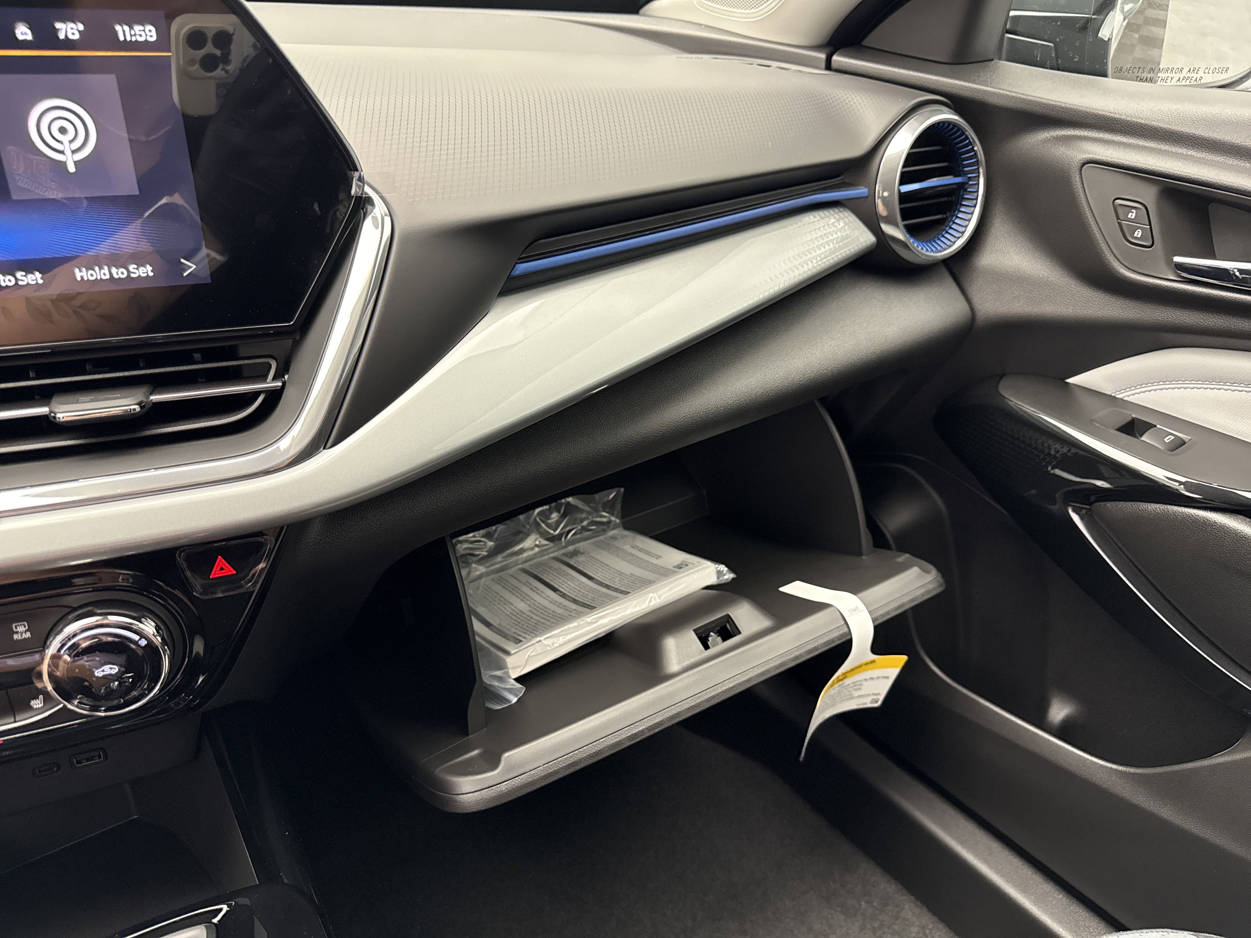 2025 Chevrolet Trax LT photo 31