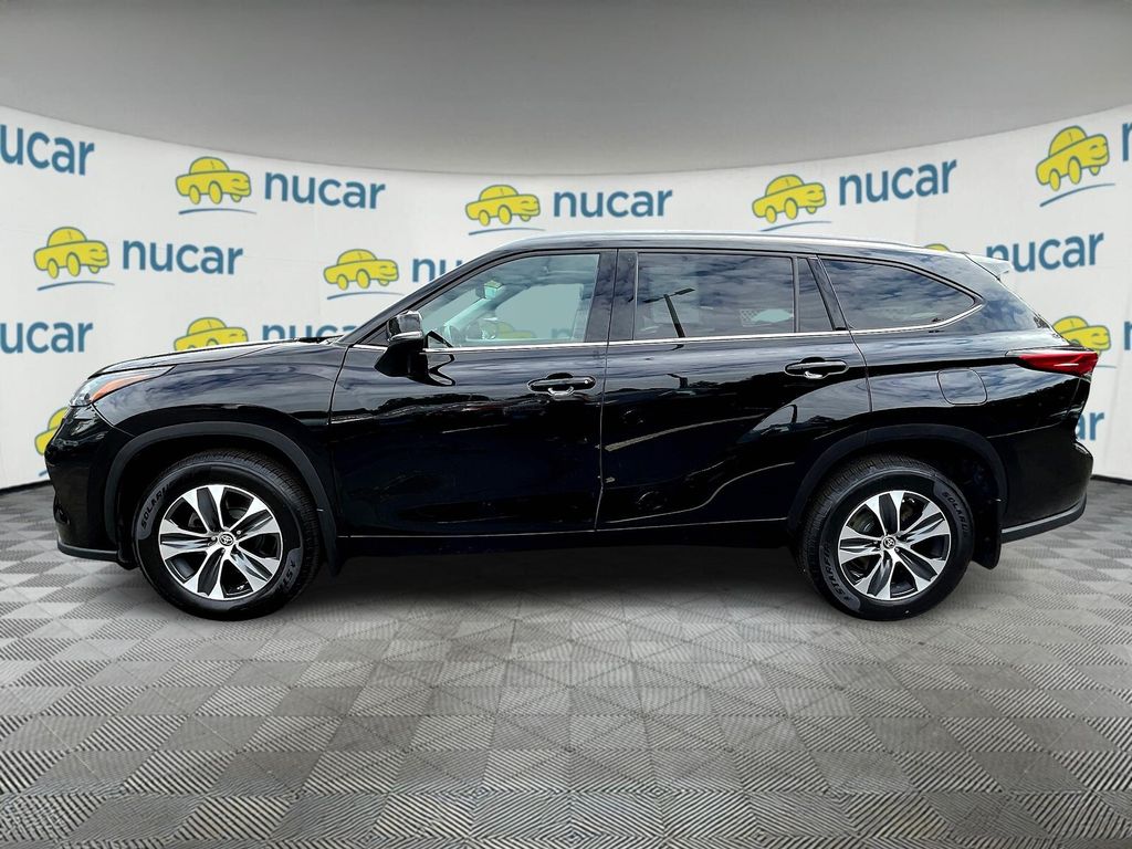 2022 Toyota Highlander XLE photo 4