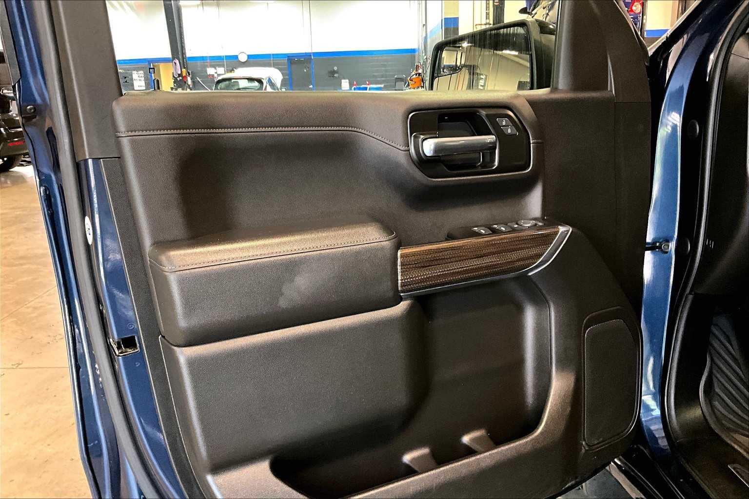 2022 Chevrolet Silverado 1500 RST photo 8