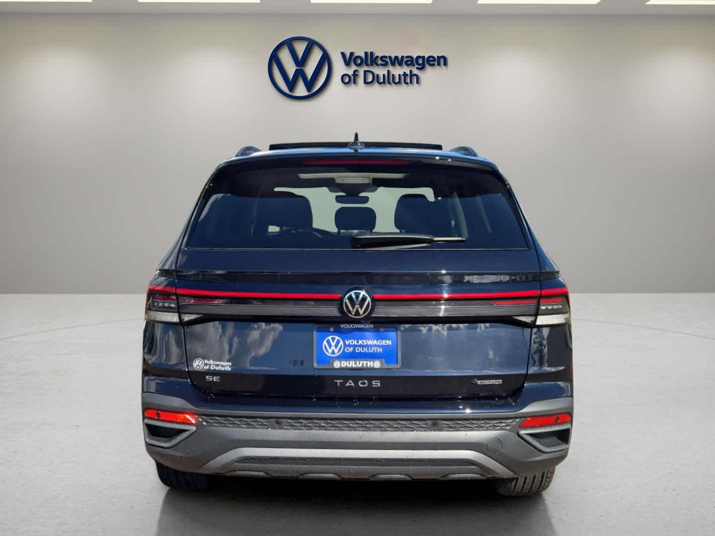 2025 Volkswagen Taos SE photo 4