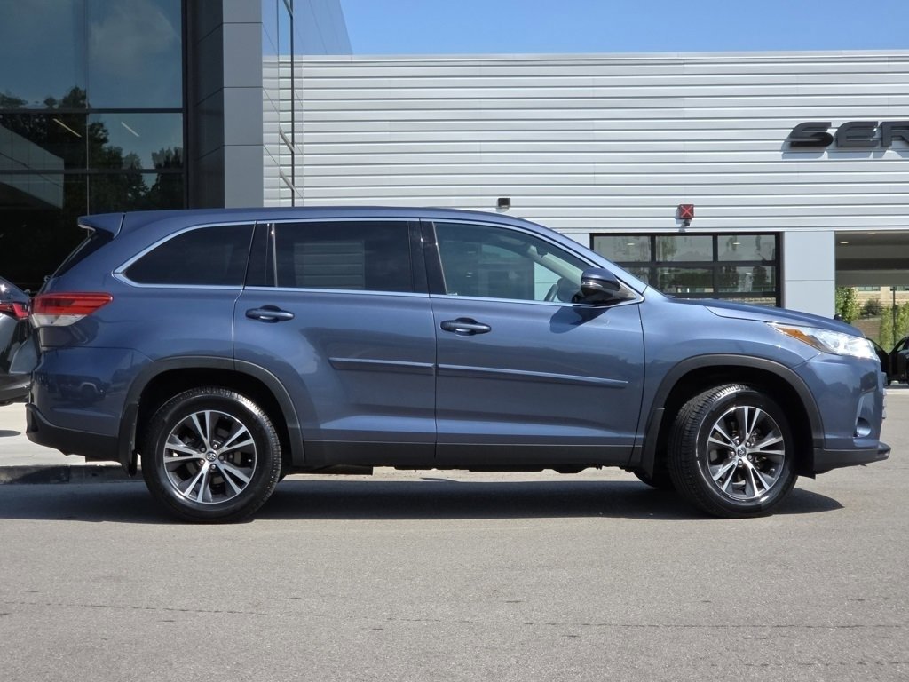 2019 Toyota Highlander LE Plus photo 19
