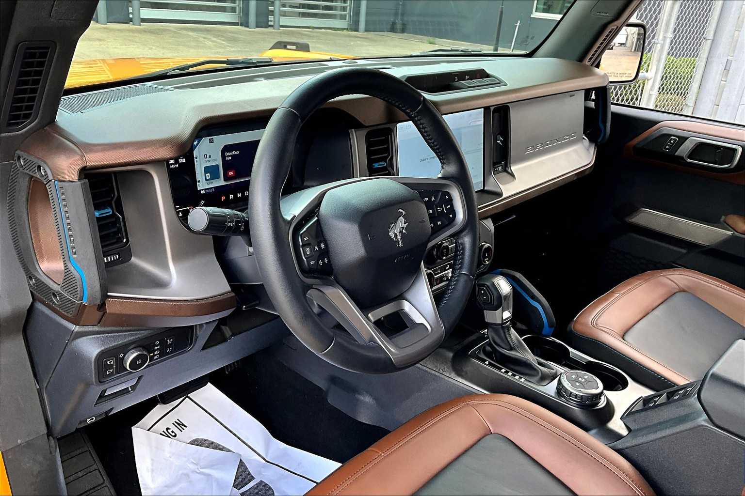 2022 Ford Bronco Outer Banks photo 15