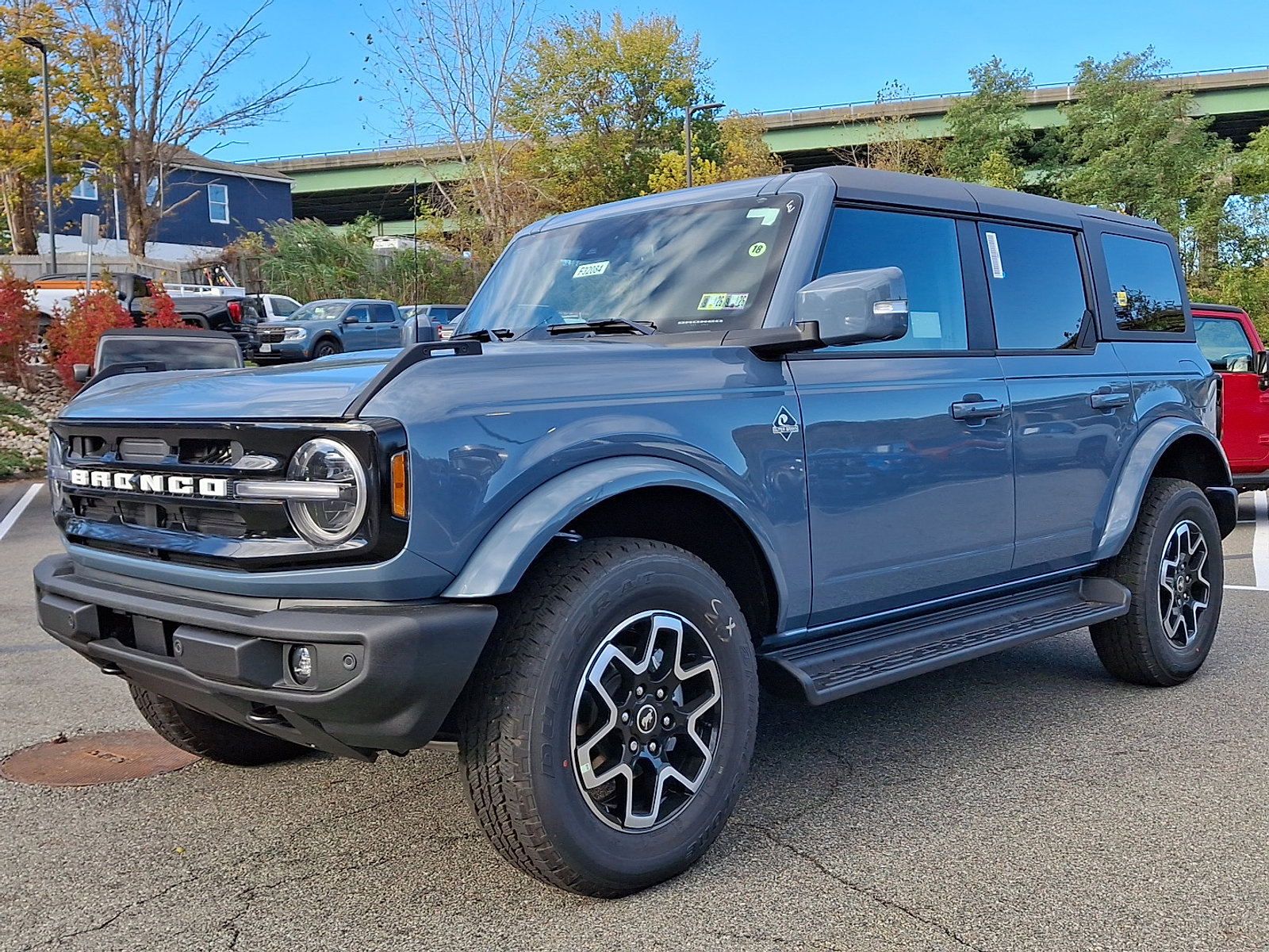 2025 Ford Bronco Outer Banks photo 2