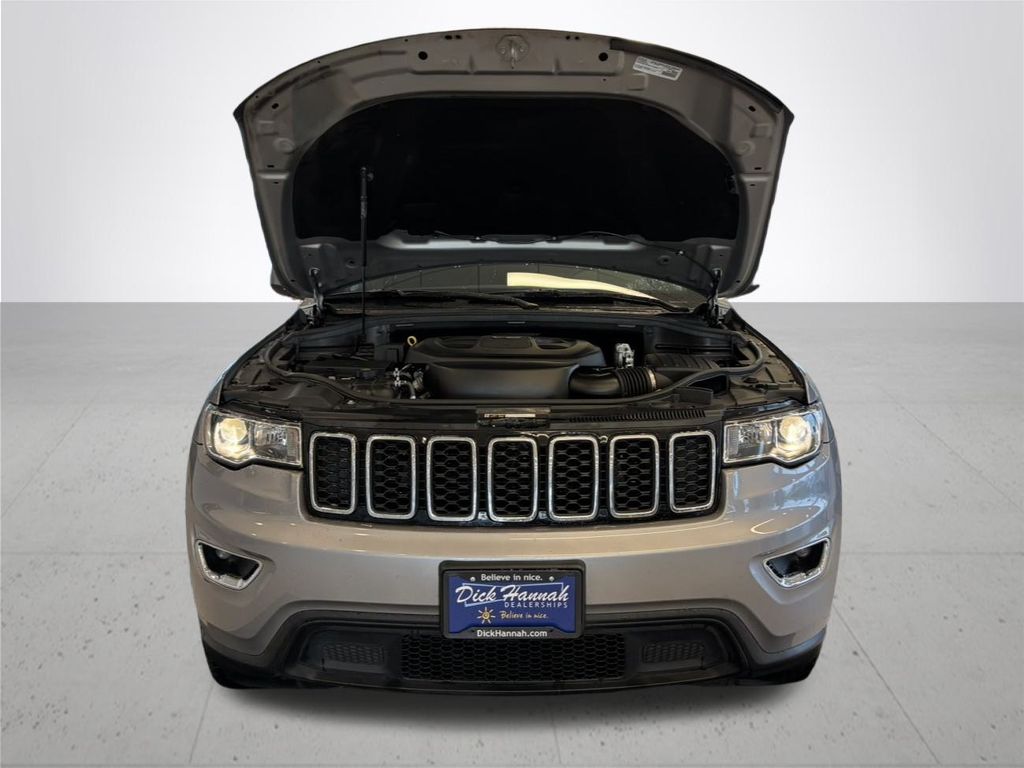 2017 Jeep Grand Cherokee Laredo photo 4