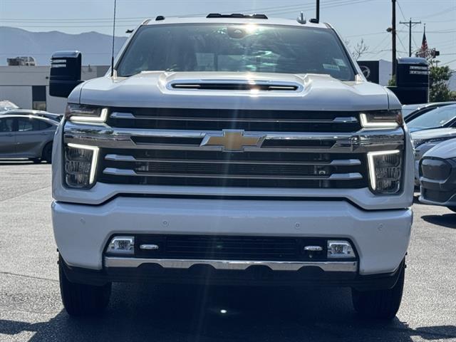 2023 Chevrolet Silverado 3500HD High Country photo 3