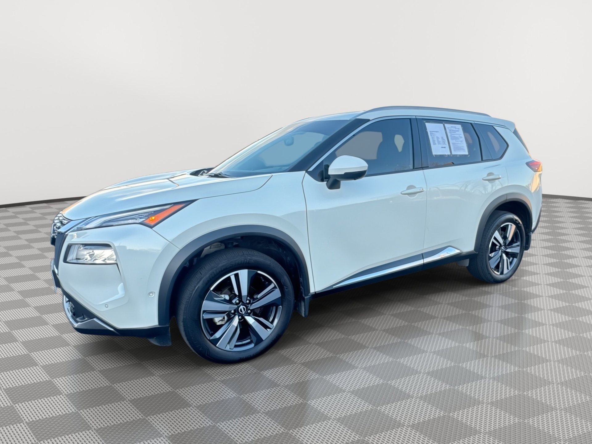 2023 Nissan Rogue SL's photo