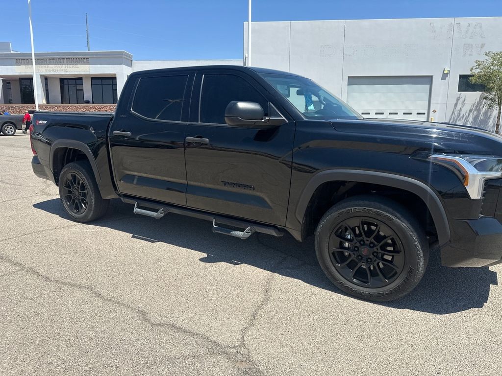 2023 Toyota Tundra SR5 CrewMax photo 2