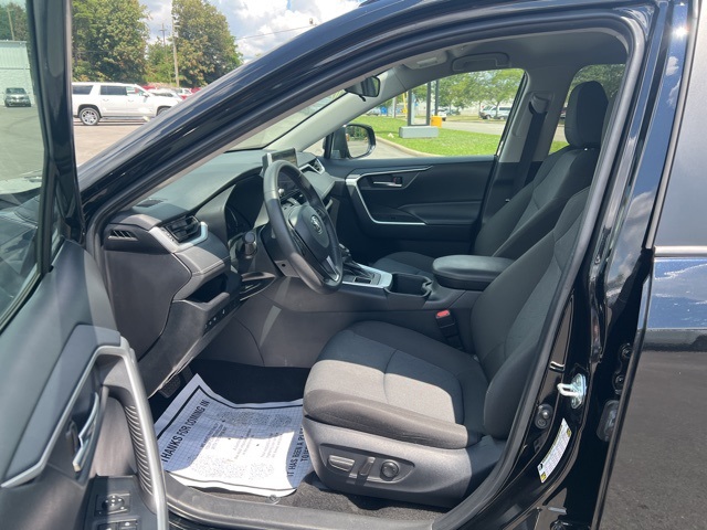2024 Toyota RAV4 XLE photo 3