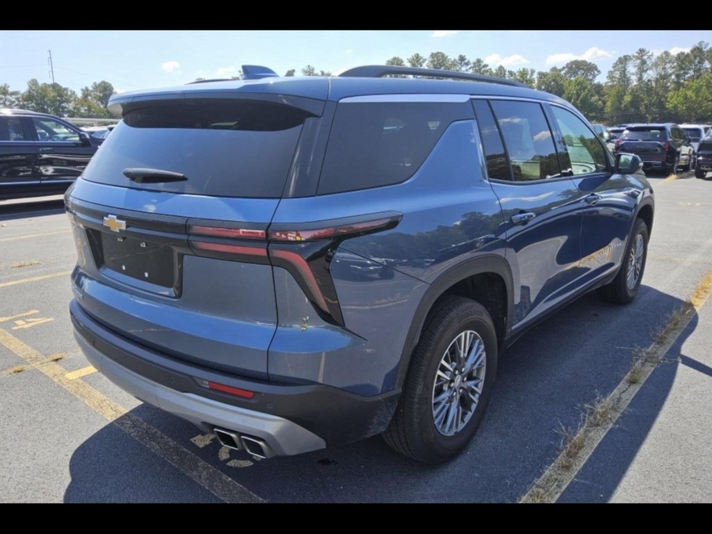 2025 Chevrolet Traverse photo 4