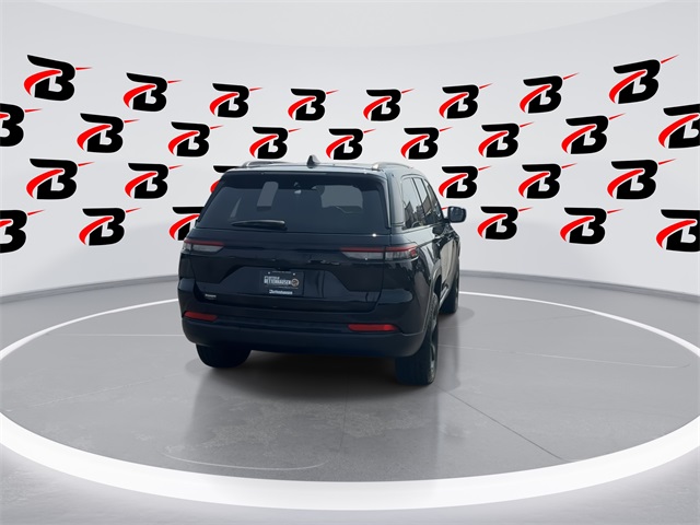 2023 Jeep Grand Cherokee Laredo Altitude photo 7