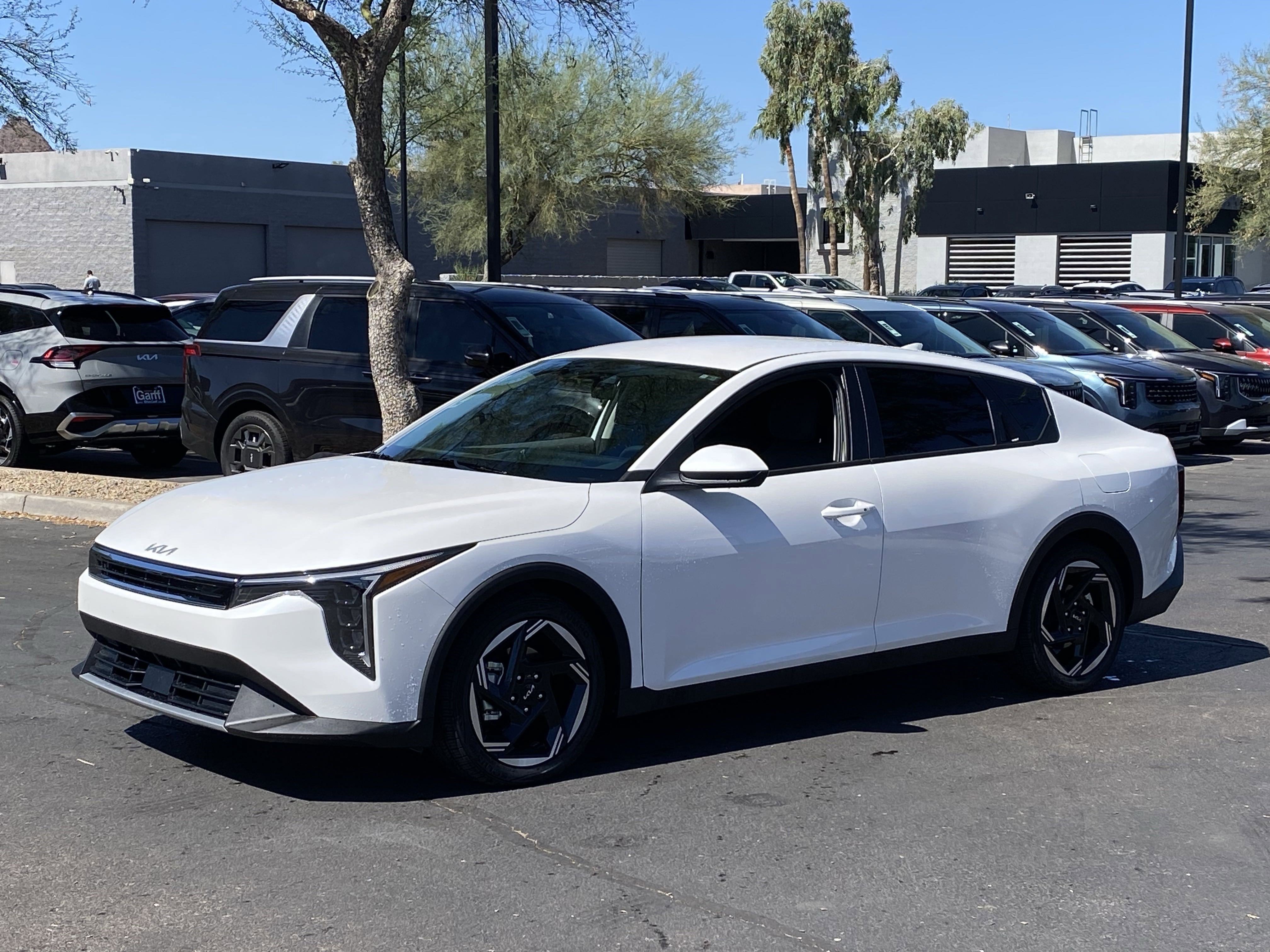 2025 Kia K4 EX photo 2