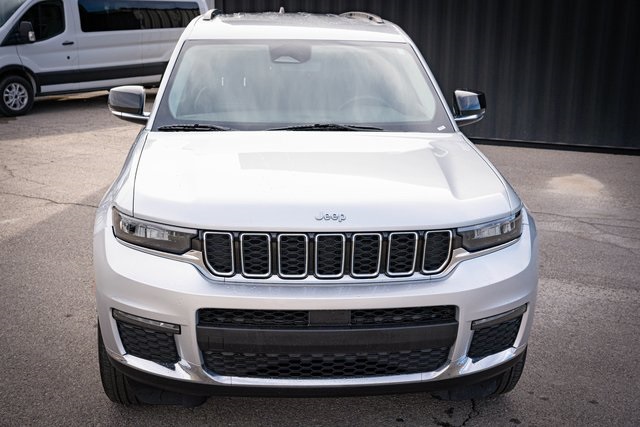 2023 Jeep Grand Cherokee Limited photo 2