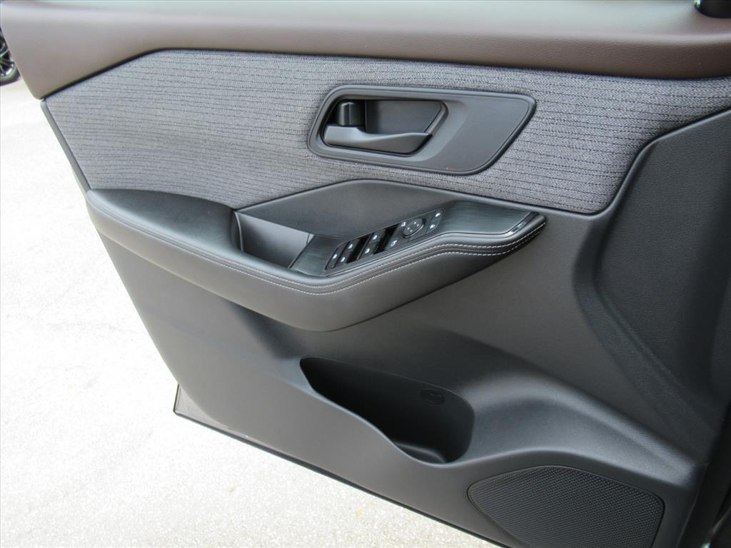2021 Nissan Rogue S photo 23