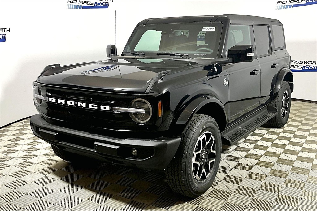 2025 Ford Bronco 4-Door Outer Banks's photo