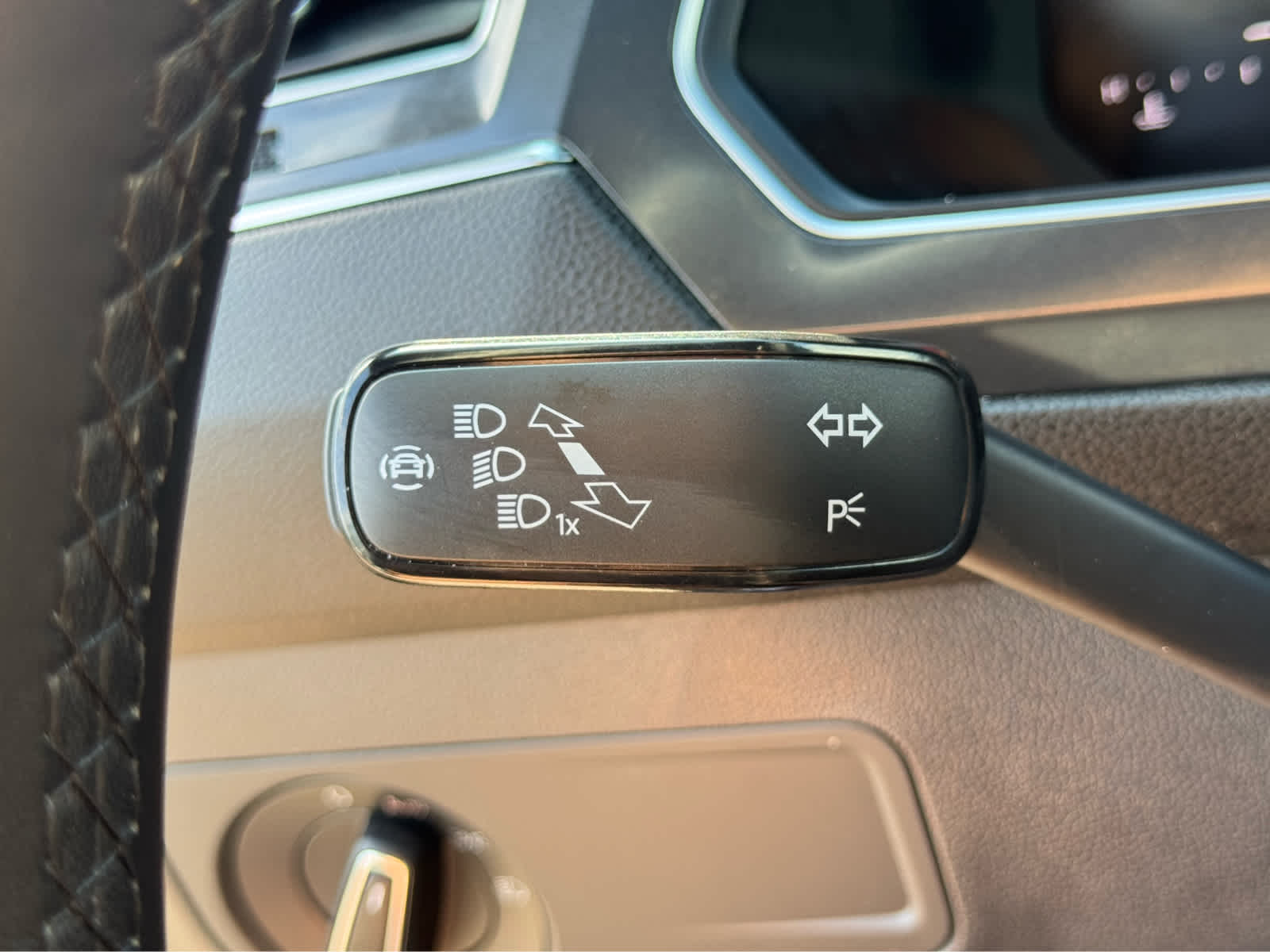 2023 Volkswagen Tiguan SE R-Line Black photo 13