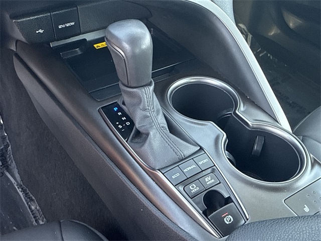 2022 Toyota Camry Hybrid XSE photo 19