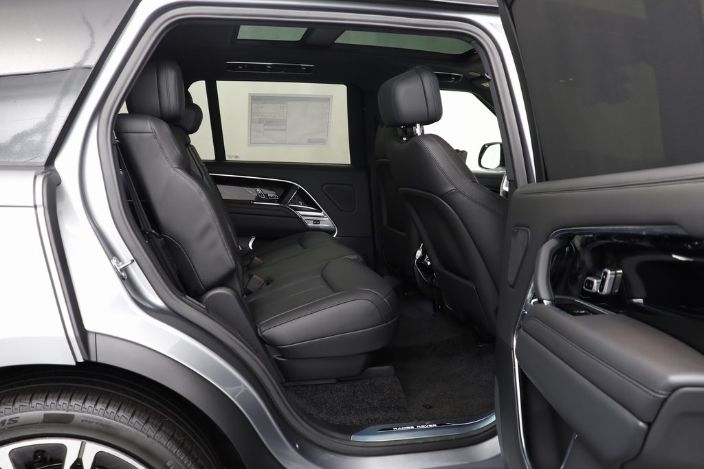 2025 Land Rover Range Rover SE photo 15