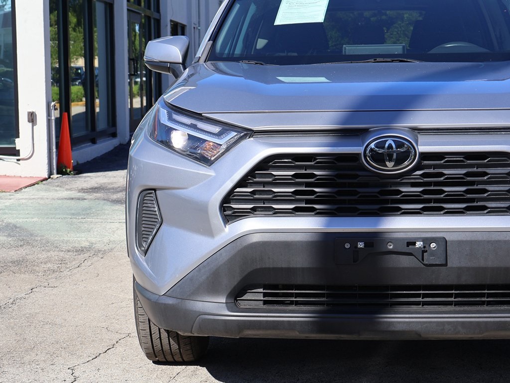 2022 Toyota RAV4 XLE photo 4