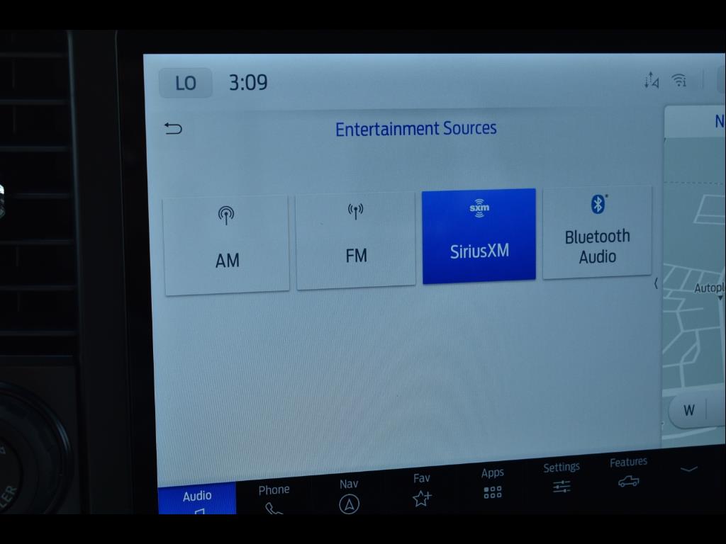 2025 Ford F-150 Lariat photo 10