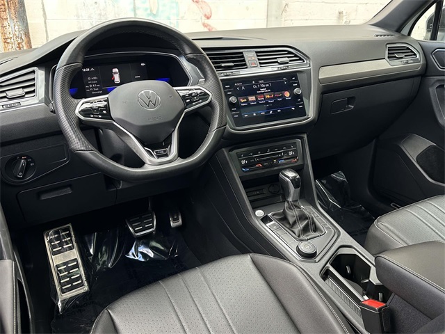 2022 Volkswagen Tiguan SE R-Line Black photo 2