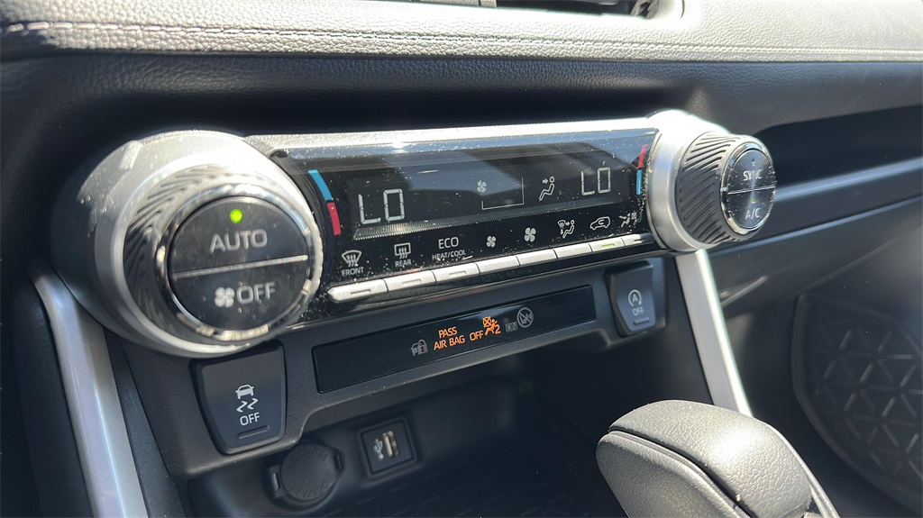 2024 Toyota RAV4 XLE photo 18