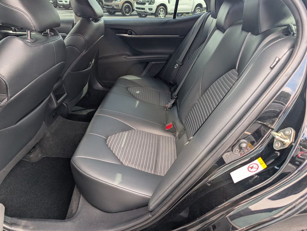 2018 Toyota Camry SE XLE photo 5