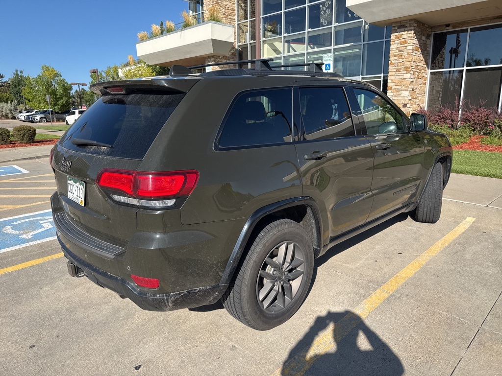 2017 Jeep Grand Cherokee Limited Anniversary Edition photo 2