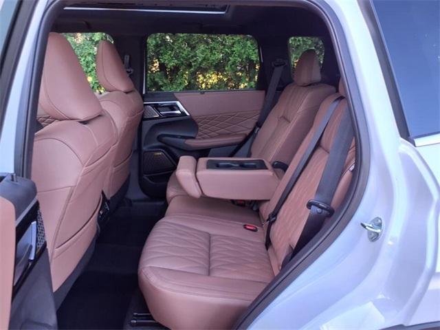 2025 Mitsubishi Outlander SEL photo 6