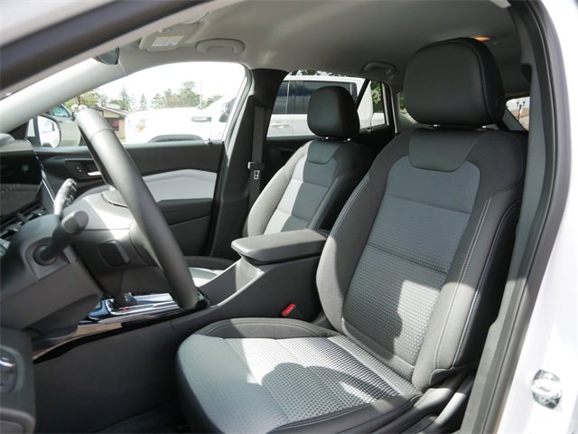 2025 Chevrolet Trax LT photo 9