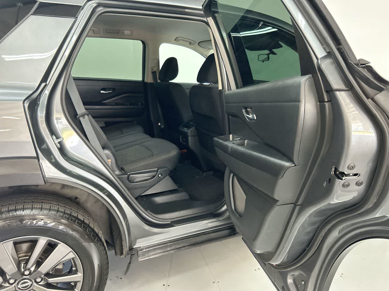 2022 Nissan Pathfinder SV photo 17