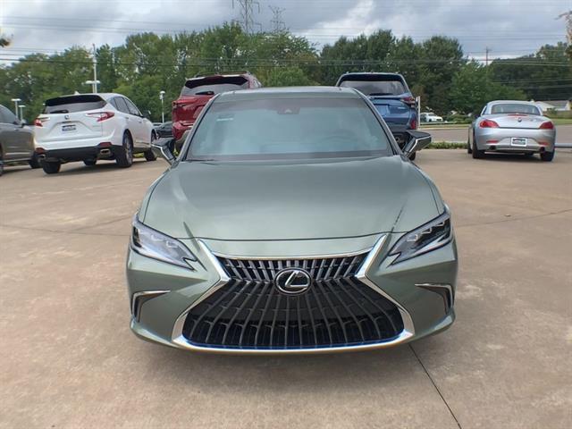 2024 Lexus ES 300h Ultra Luxury photo 3